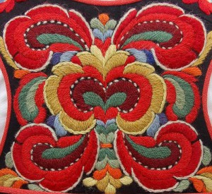 Anne Lybekk broderi hallingbunad mai 2011